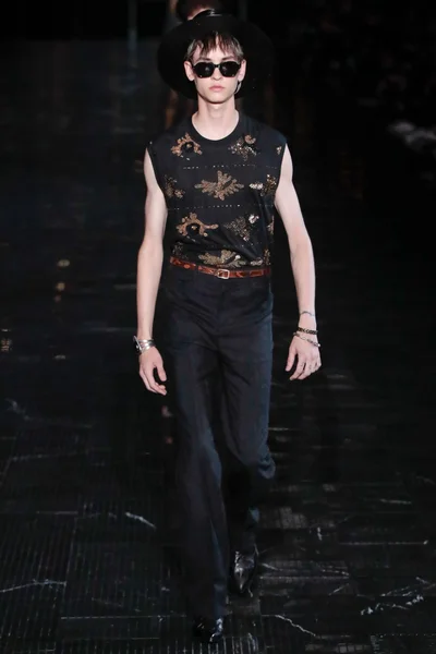 Look 11